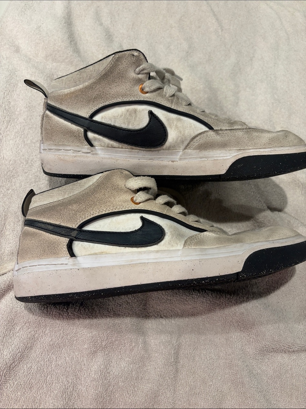 Nike Mid-Top Suede Skate Shoes in Beige and Black.